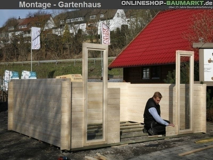 Montage Karibu Gartenhaus Bastrup 2 mit 3 m Anbaudach, Seiten- und Rückwand (Deutschland)